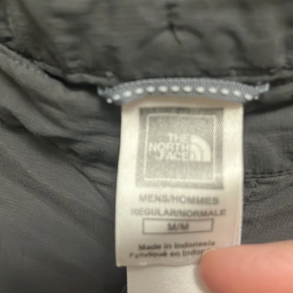 NORTH Face- dark gray nylon cargo shorts